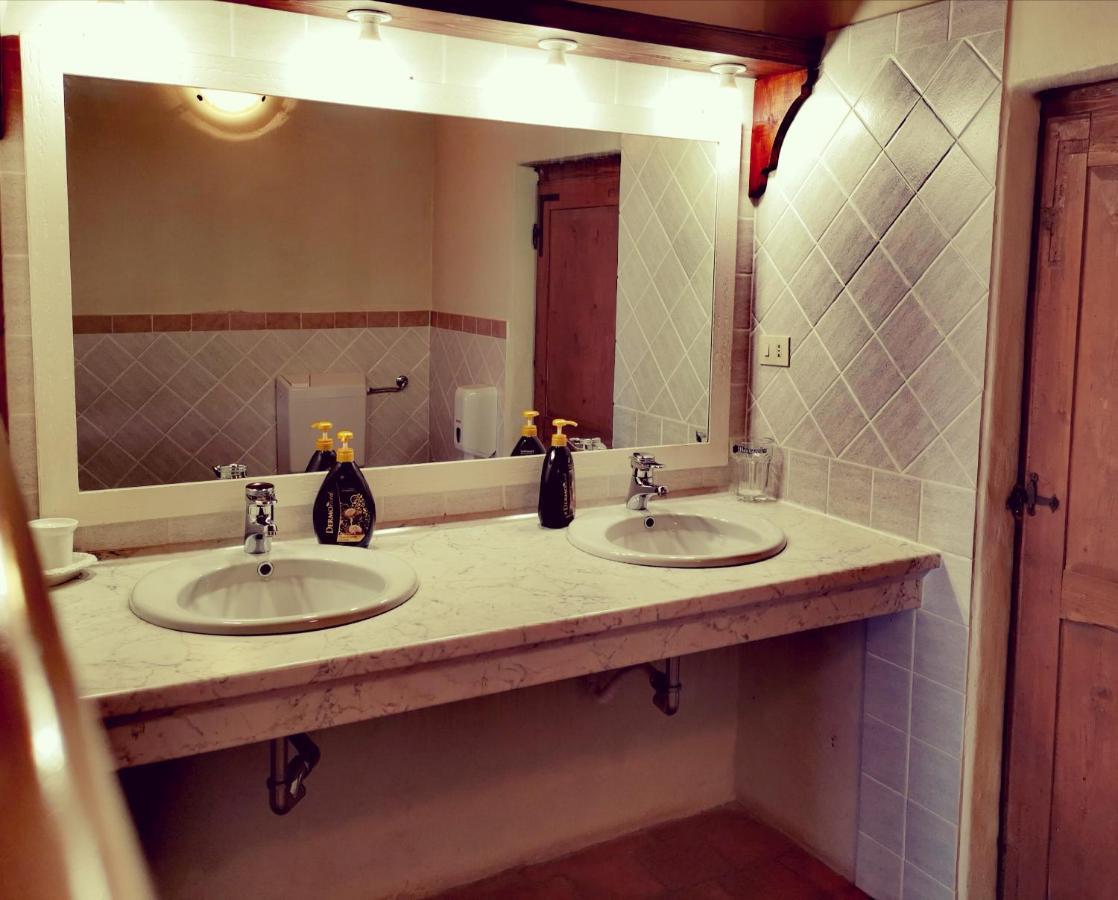 Daina Bianca Bed & Breakfast Solignano Bagian luar foto